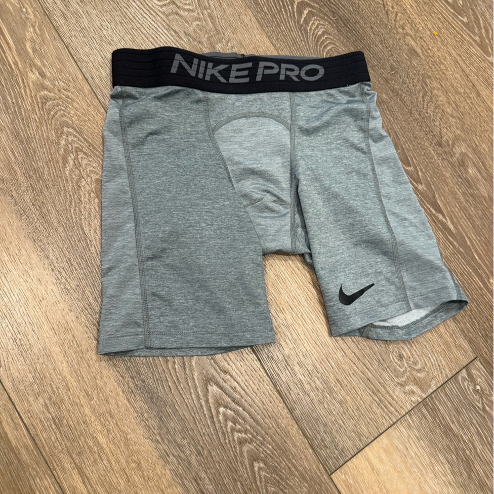 Nike Dri-FIT Light Gray Shorts‎ men’s size small Athleisure lifestyle exercise